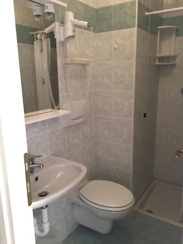 ホテル Plinio レンノ